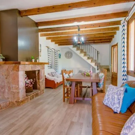 Holiday Sleeps 8 With Pool