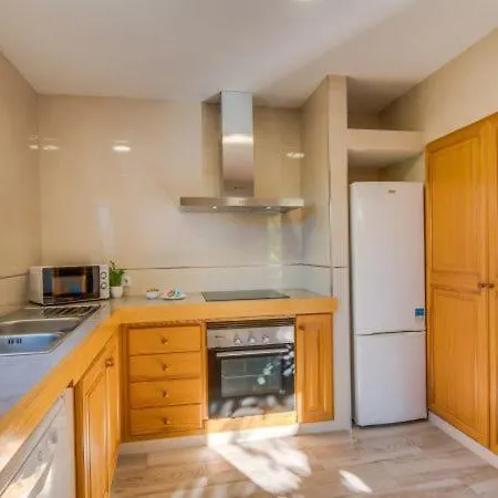 بيت للعطل Holiday Sleeps 8 With Pool