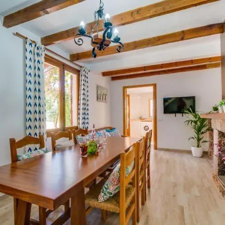 Holiday Sleeps 8 With Pool *