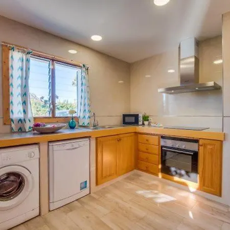 Holiday Sleeps 8 With Pool *