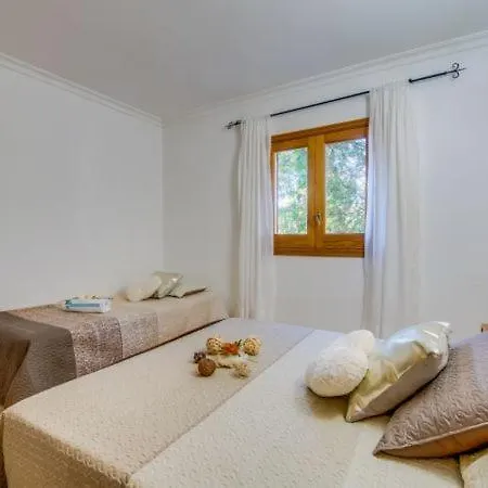 Holiday Sleeps 8 With Pool بيت للعطل *