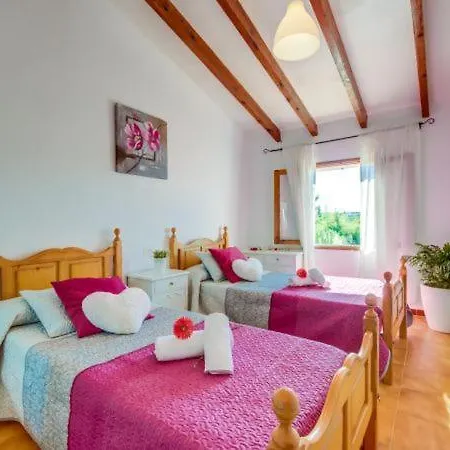 Holiday Sleeps 8 With Pool بيت للعطل