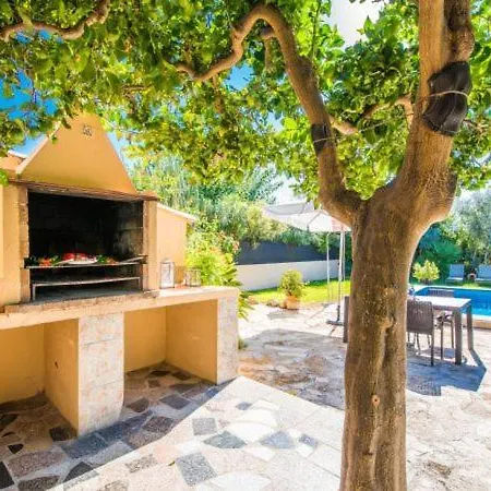 بيت للعطل Holiday Sleeps 8 With Pool *