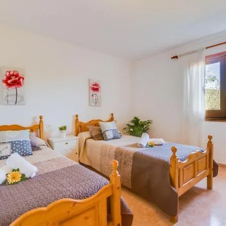 Holiday Sleeps 8 With Pool بيت للعطل *