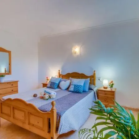 بيت للعطل Holiday Sleeps 8 With Pool