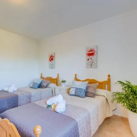 Holiday Sleeps 8 With Pool *